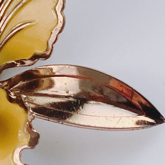 VTG 1950s Brooch Yellow Enamel Orchid Flower Gold Tone Mid Century Pin - Picture 6 of 9
